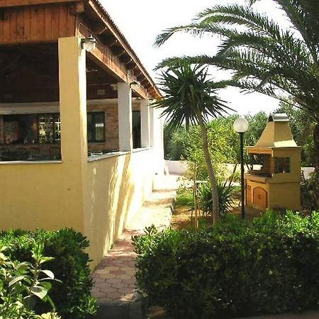 הרסוניסוס Mareva Hotel Apartments מראה חיצוני תמונה
