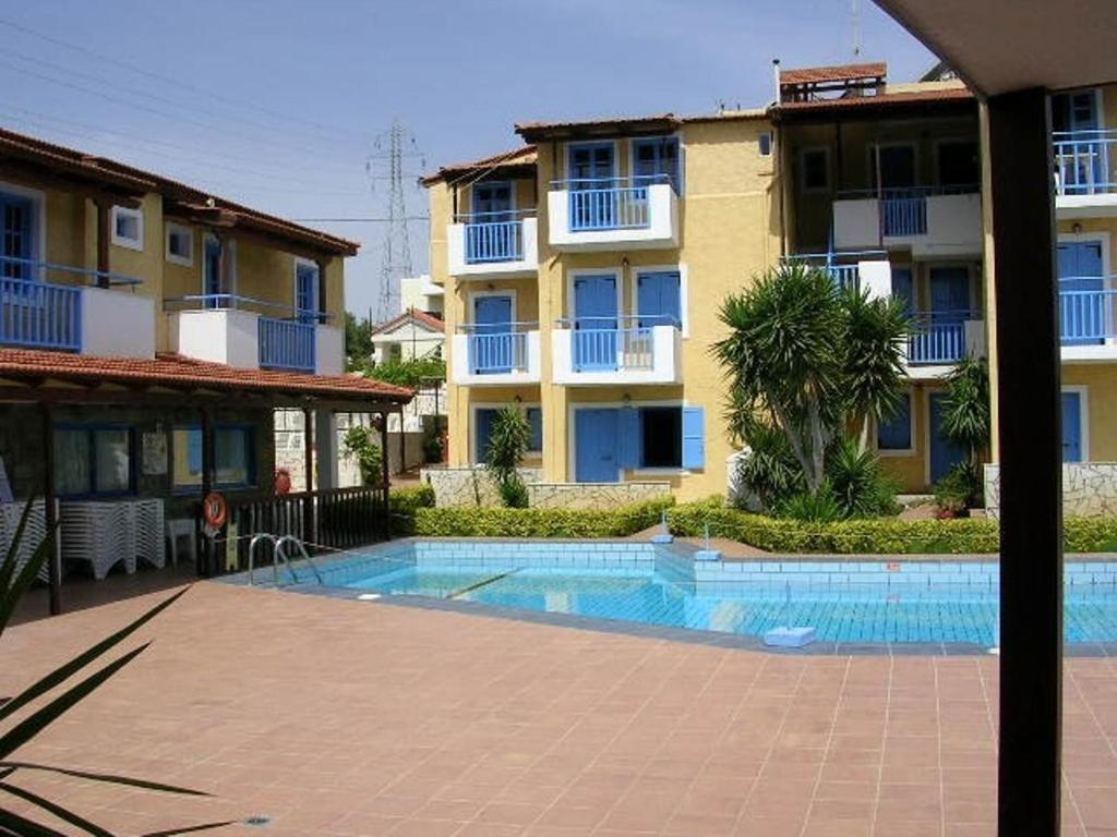 הרסוניסוס Mareva Hotel Apartments מראה חיצוני תמונה