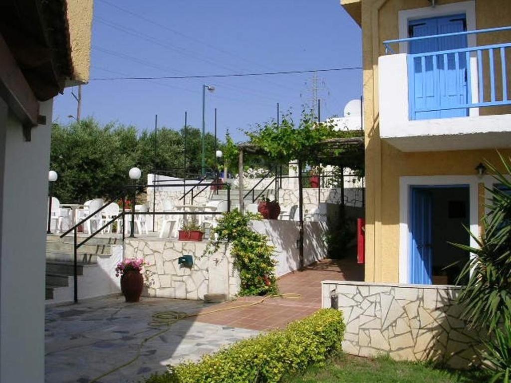 הרסוניסוס Mareva Hotel Apartments מראה חיצוני תמונה