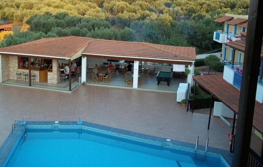 הרסוניסוס Mareva Hotel Apartments מראה חיצוני תמונה