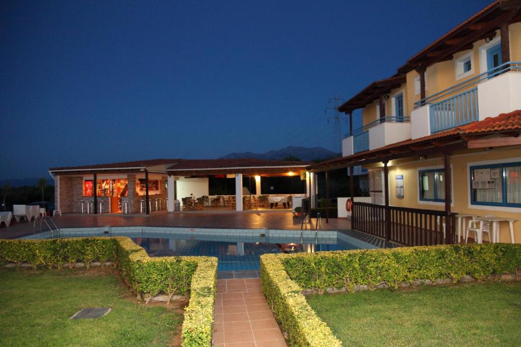 הרסוניסוס Mareva Hotel Apartments מראה חיצוני תמונה