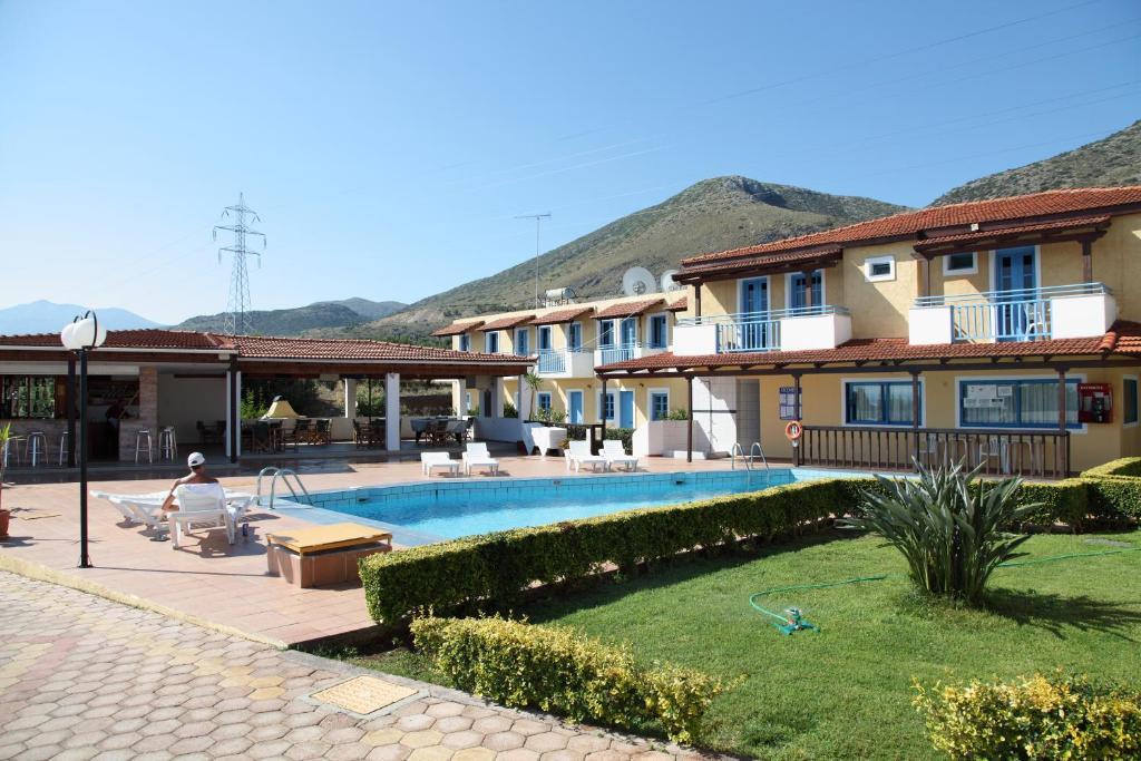 הרסוניסוס Mareva Hotel Apartments מראה חיצוני תמונה