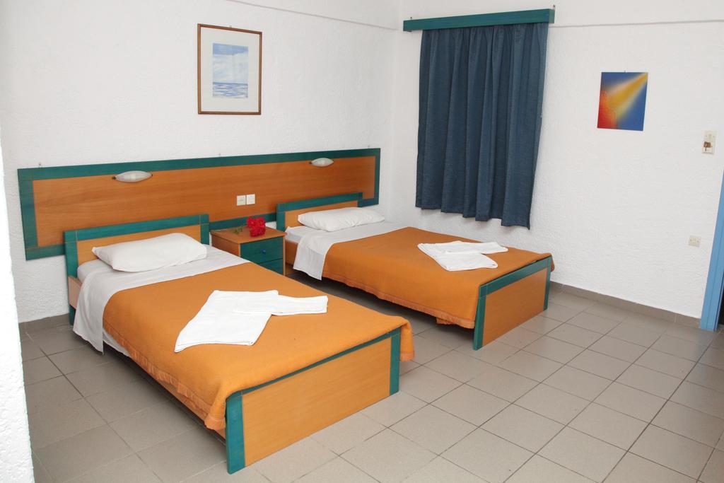 הרסוניסוס Mareva Hotel Apartments חדר תמונה