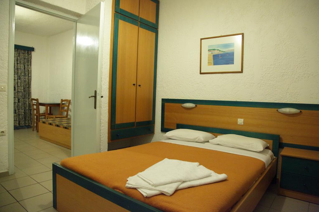 הרסוניסוס Mareva Hotel Apartments חדר תמונה