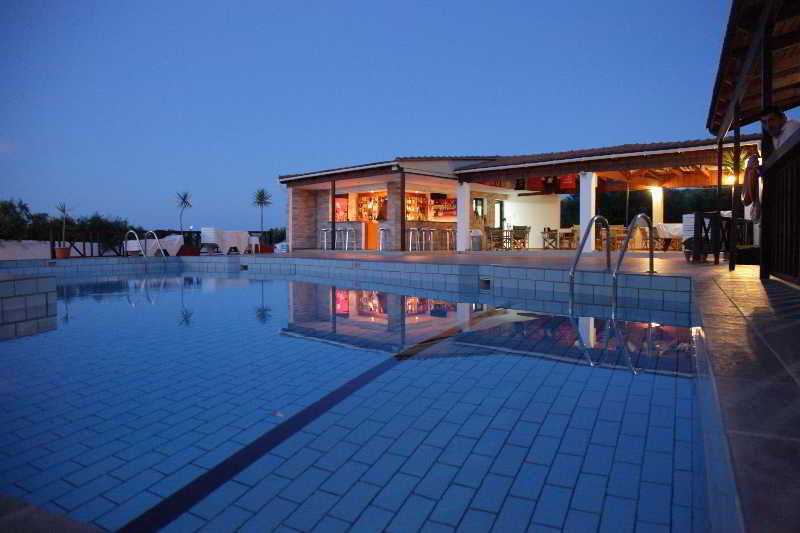 הרסוניסוס Mareva Hotel Apartments מראה חיצוני תמונה