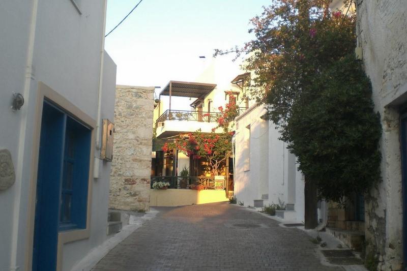 הרסוניסוס Mareva Hotel Apartments מראה חיצוני תמונה
