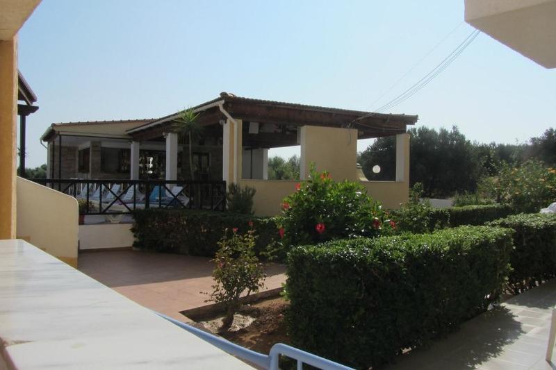 הרסוניסוס Mareva Hotel Apartments מראה חיצוני תמונה