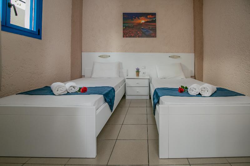 הרסוניסוס Mareva Hotel Apartments מראה חיצוני תמונה