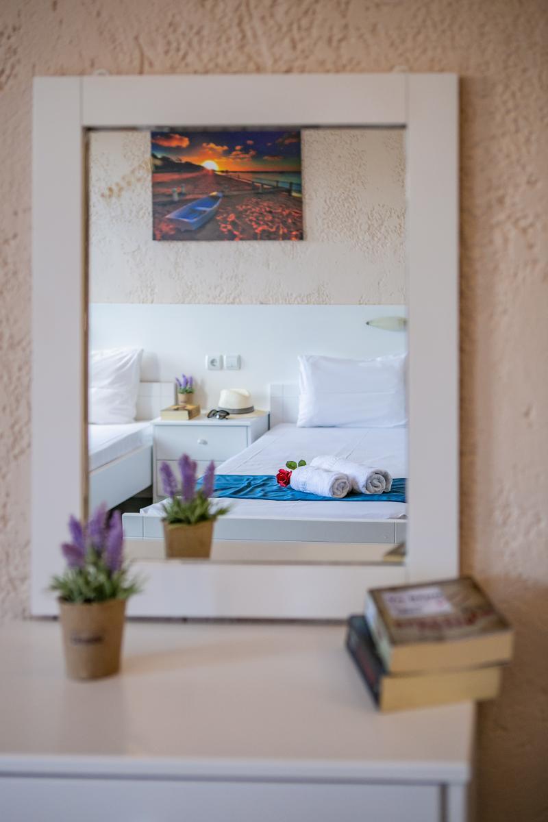 הרסוניסוס Mareva Hotel Apartments מראה חיצוני תמונה